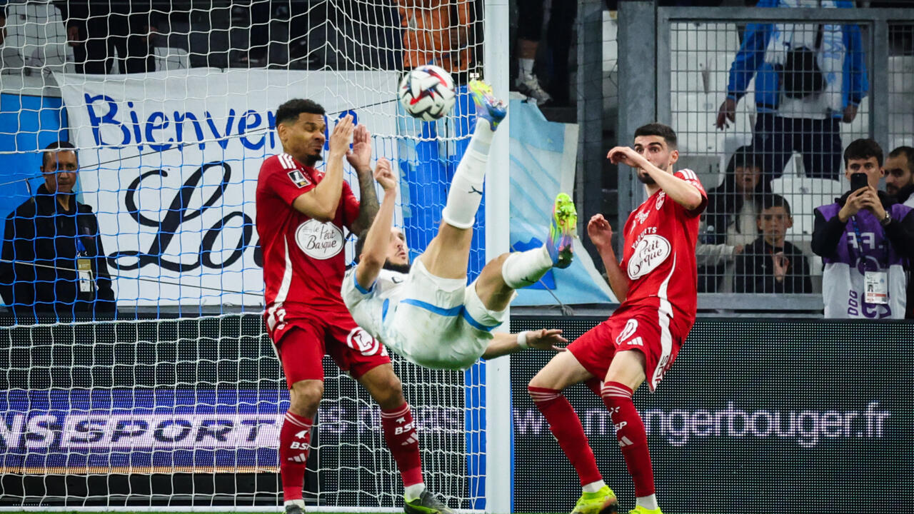 Le retourné acrobatique victorieux d'Amine Gouiri pour l'OM face à Brest, le 27 avril 2025 au Vélodrome