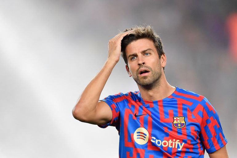 Gerard Piqué avec le trophée