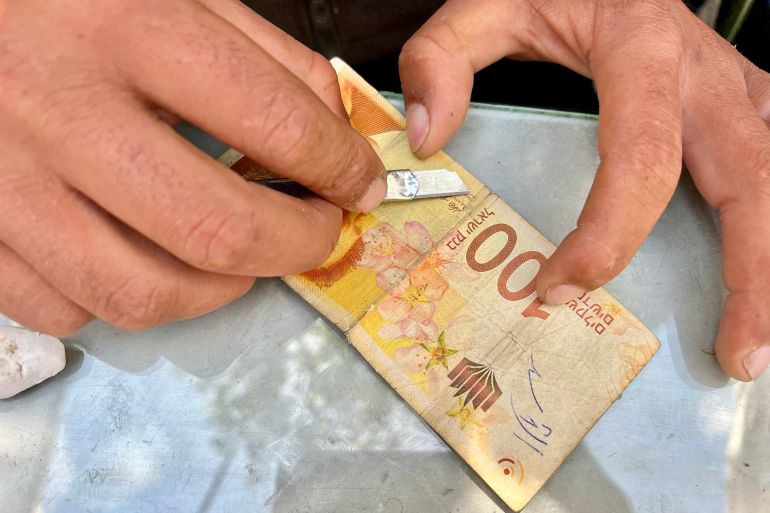 Réparation de billets de banque à Gaza