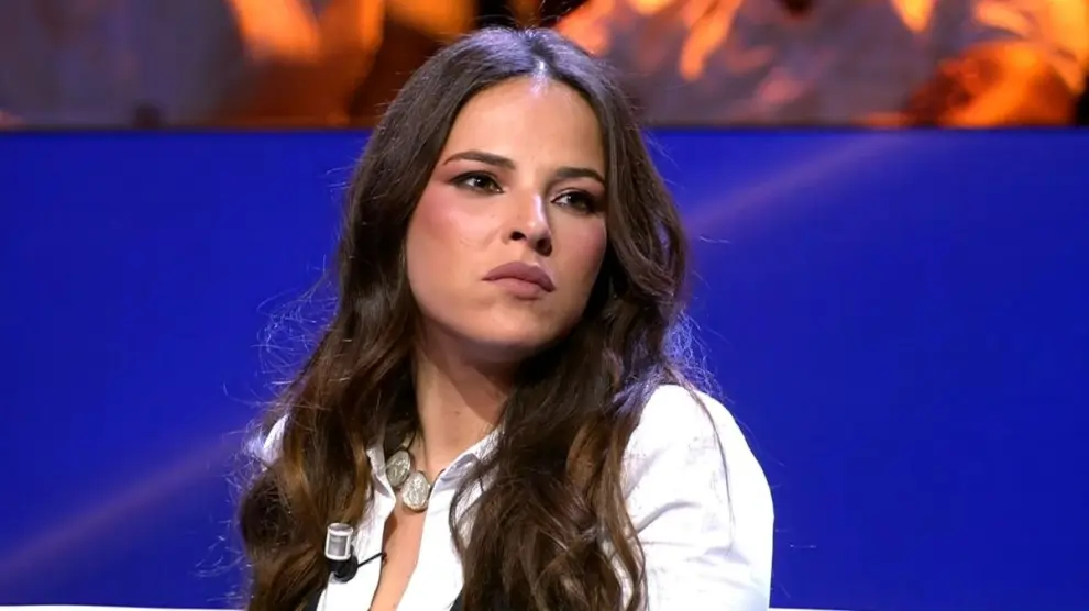 Marta Peñate montre les hématomes sur son corps durant son traitement de fertilité