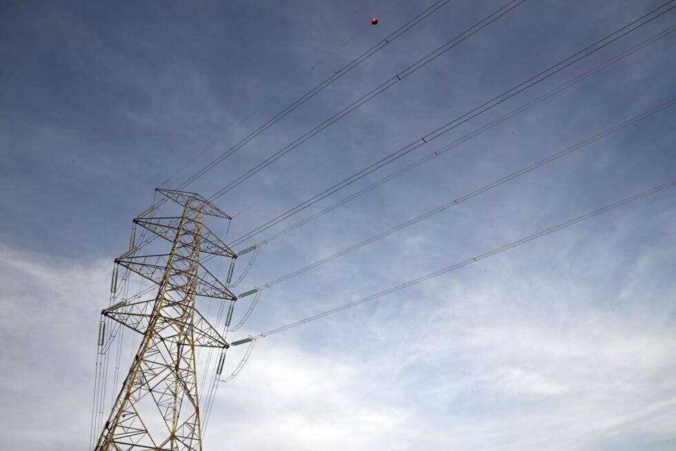 Pylônes haute tension entre Espagne et Portugal près de la frontière