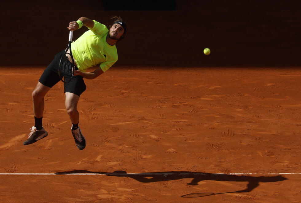 Le Grec Stefanos Tsitsipas, lors de sa défaite au Masters 1000 de Madrid contre l'Italien Lorenzo Musetti, le 29 avril 2025