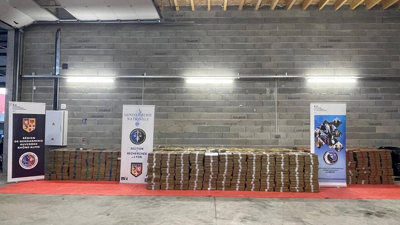 Neuf tonnes de cannabis saisies par les enquêteurs près de Lyon