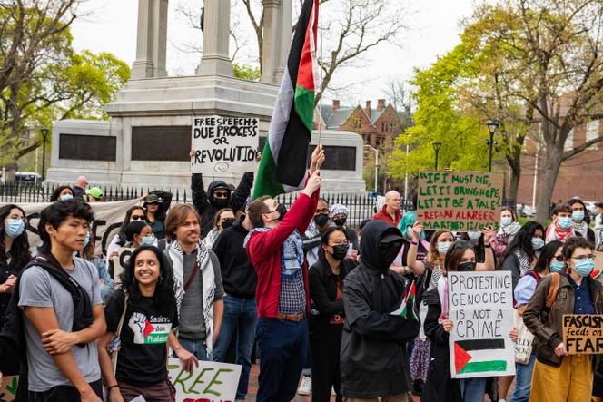 Manifestation propalestinienne aux abords de l’université d’Harvard, à Cambridge (Massachusetts), le 25 avril 2025.
