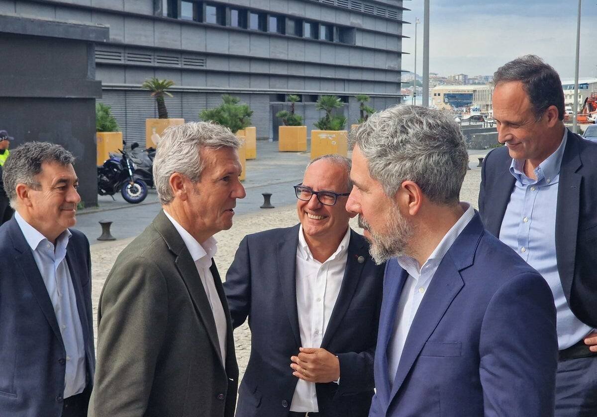 Le président de la Xunta à son arrivée pour un événement à la gare maritime de Vigo