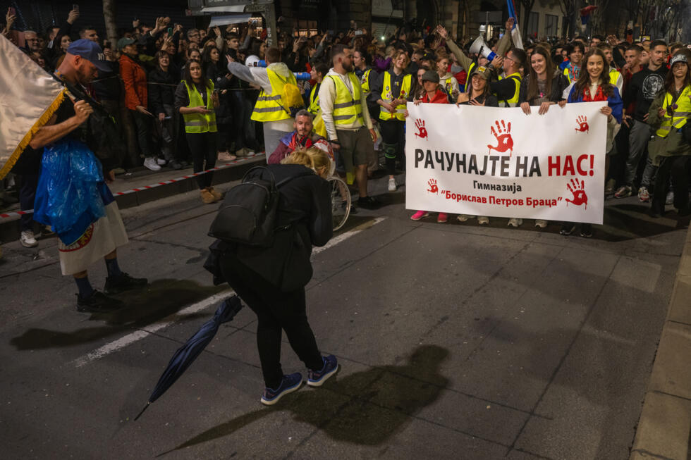 Dijana Hrka lors des manifestations en Serbie