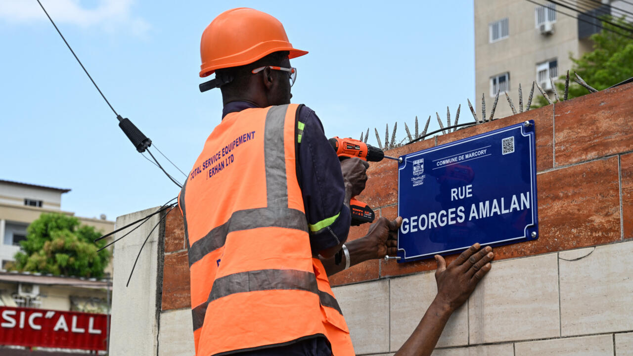 Les noms des rues d'Abidjan, en Côte d'Ivoire, ont pris une saveur plus locale au cours des dernières semaines, les noms africains ayant remplacé les noms français hérités de la colonisation.