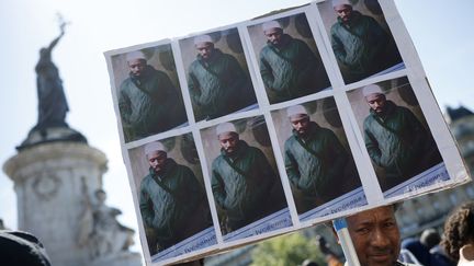 Une manifestation en mémoire d'Aboubakar Cissé s'est tenue à Paris le 1er mai 2025. (IAN LANGSDON / AFP)
