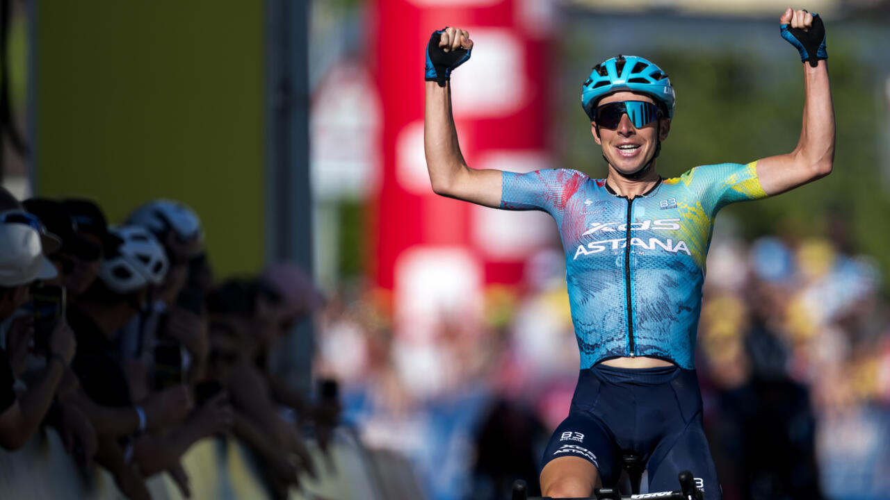 L'Italien Lorenzo Fortunato (Astana) vainqueur de la 2e étape du Tour de Romandie, le 1er mai 2025 à la Grande Béroche (Suisse)