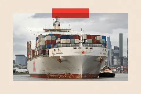 Un porte-conteneurs quitte le port de Melbourne