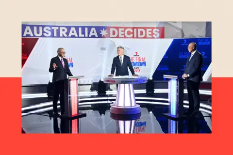 Anthony Albanese et Peter Dutton lors d'un débat télévisé