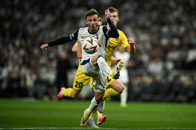 Le joueur de Tottenham James Maddison, auteur d’un but contre Bodo Glimt en demi-finale aller de la Ligue Europa, au Hotspur Stadium à Londres, le 1ᵉʳ mai 2025.