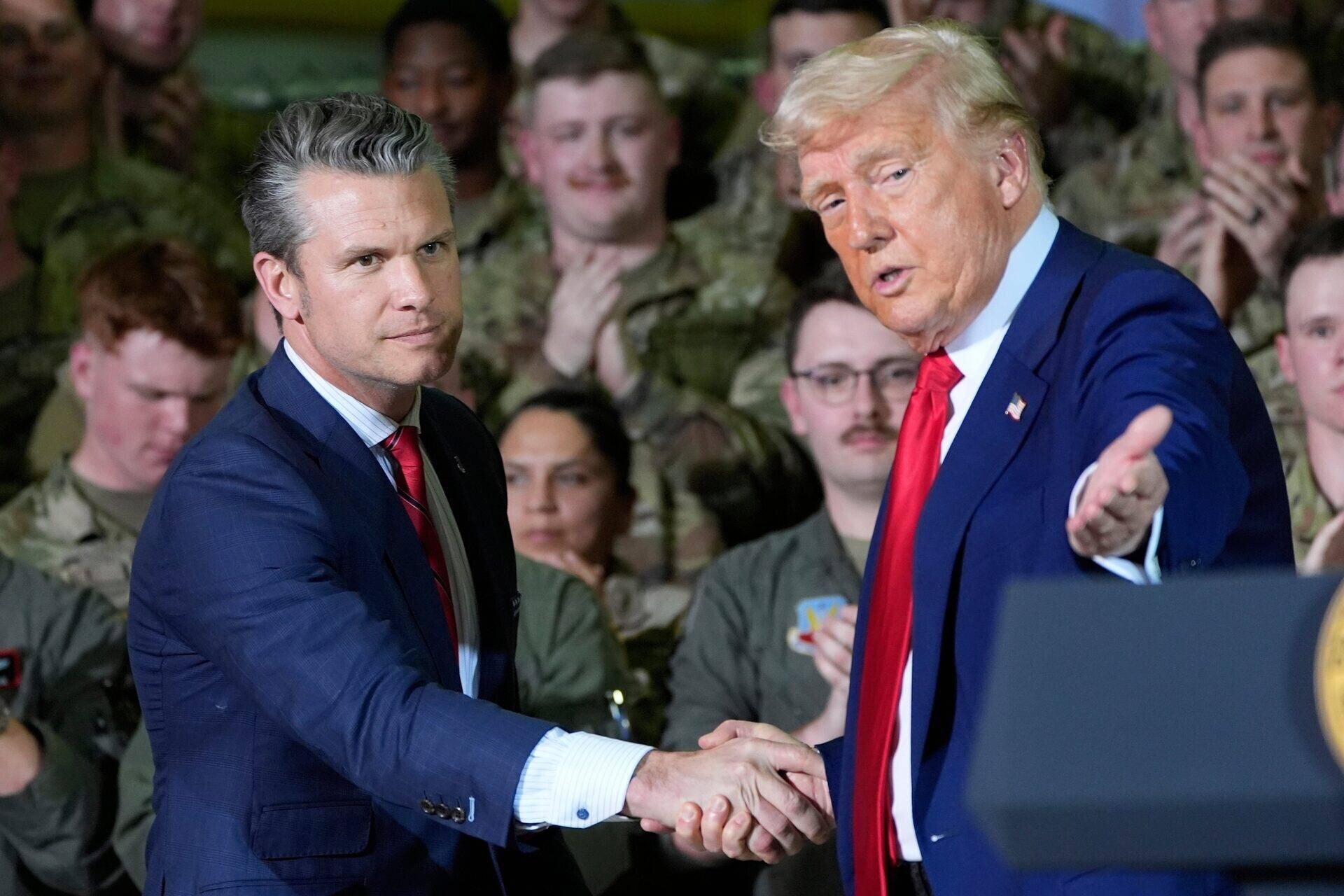 Donald Trump défend Pete Hegseth publiquement