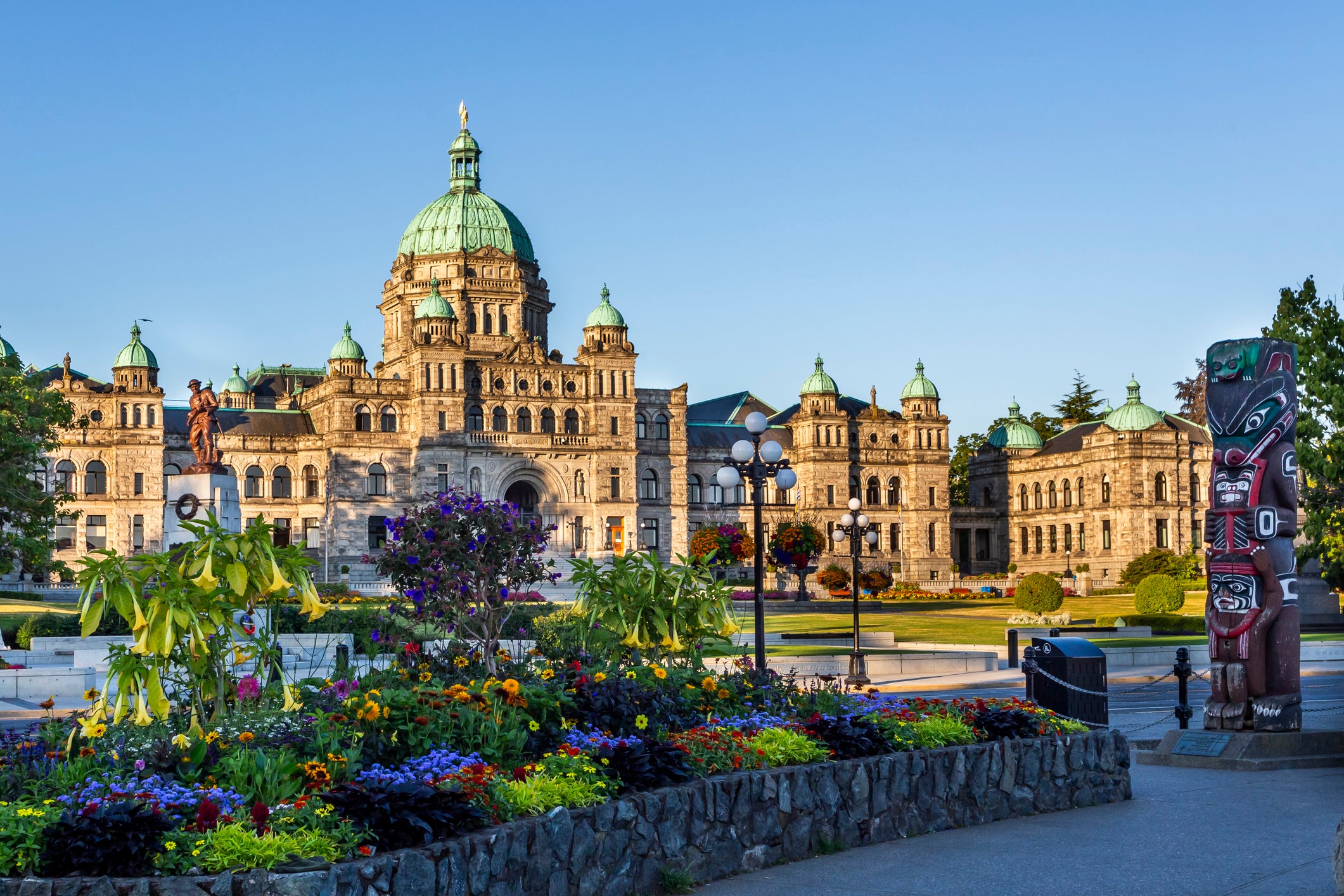 Le soleil se couche sur le bâtiment du Parlement de la Colombie-Britannique à Victoria