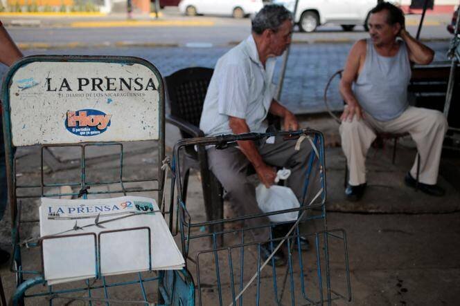 Une édition de La Prensa avec couverture blanche, protestation contre la pénurie de papier au Nicaragua, 18 janvier 2019