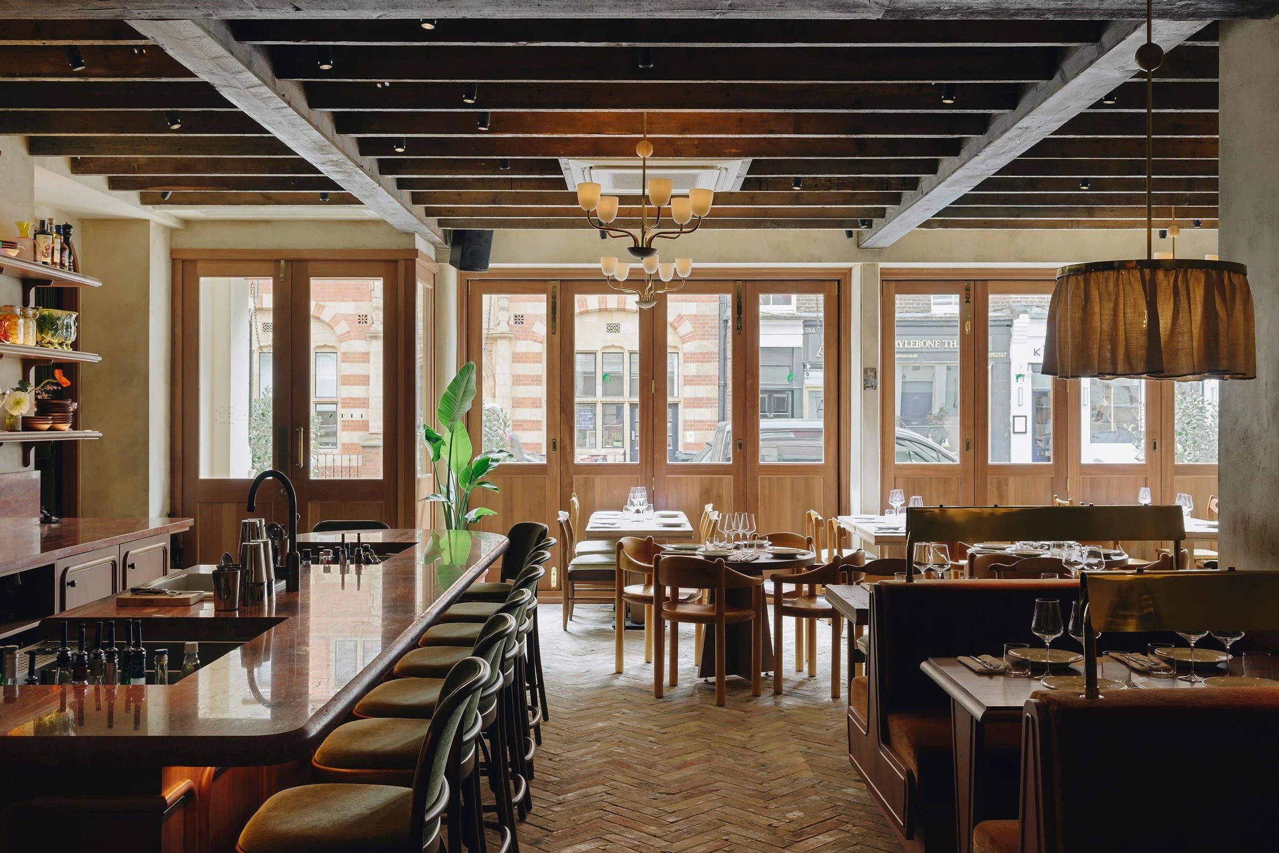 Intérieur de Lita, ambiance moderne et lumineuse