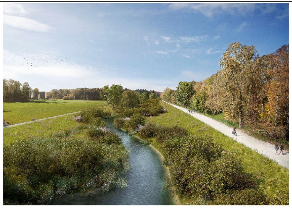 Paysage naturel avec une petite rivière, prairie verte et arbres à l'automne sous un ciel bleu clair