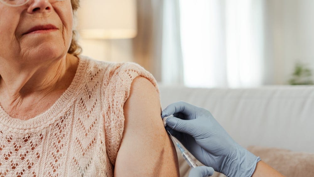 Les personnes âgées, nouvelles cibles de la vaccination.