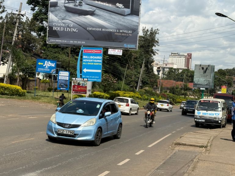 Rue animée dans la ville de Nairobi