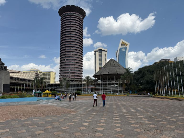 Tour du complexe Jomo Kenyatta pour une vue panoramique de la ville