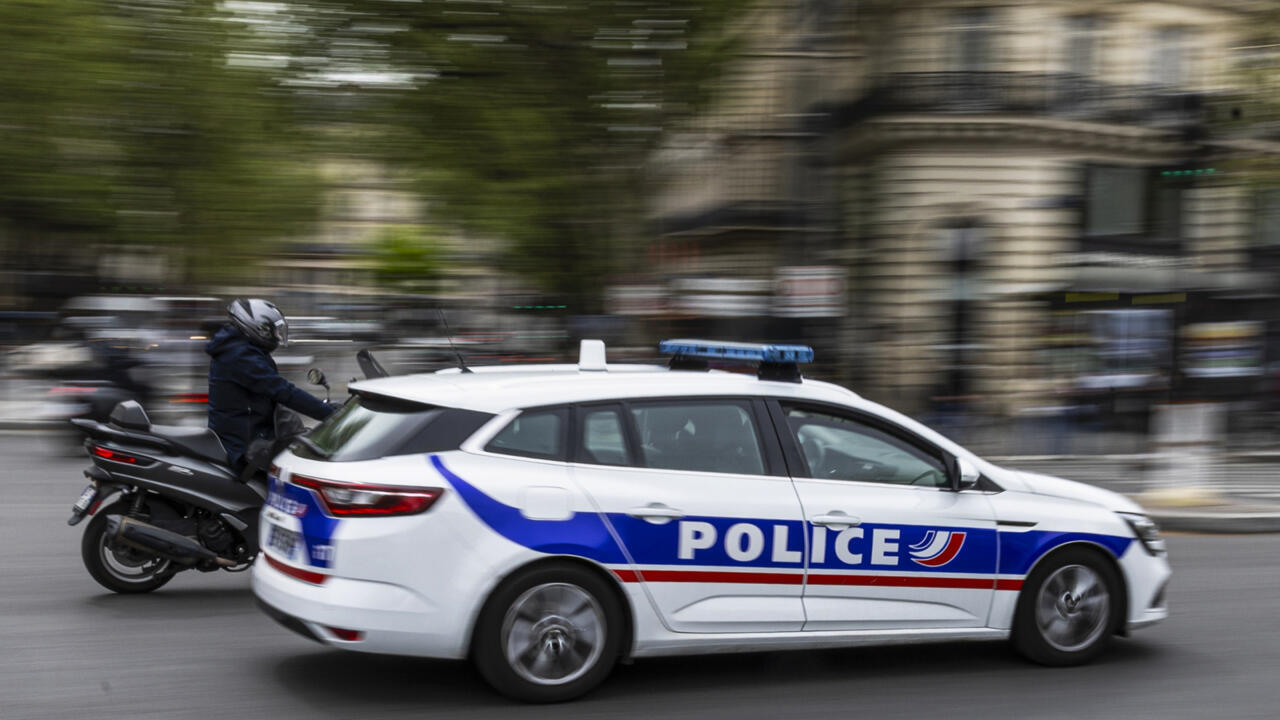 Un véhicule de police à Paris, le 16 avril 2025