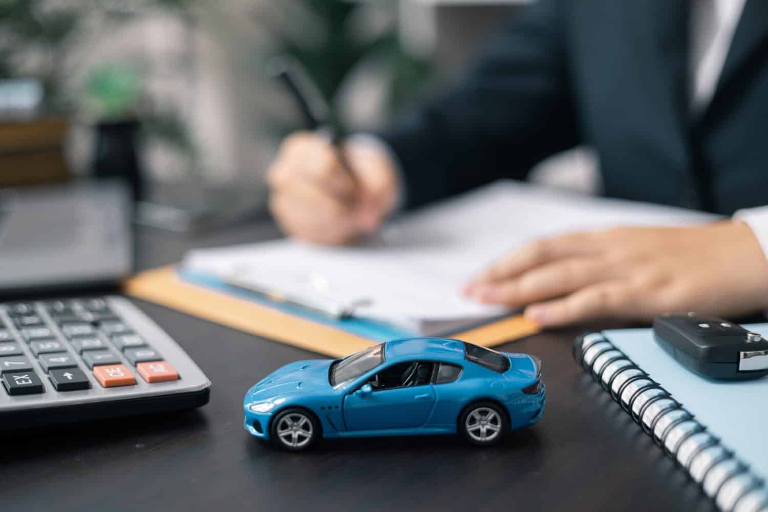 Contrat d'assurance automobile finalisé par un agent