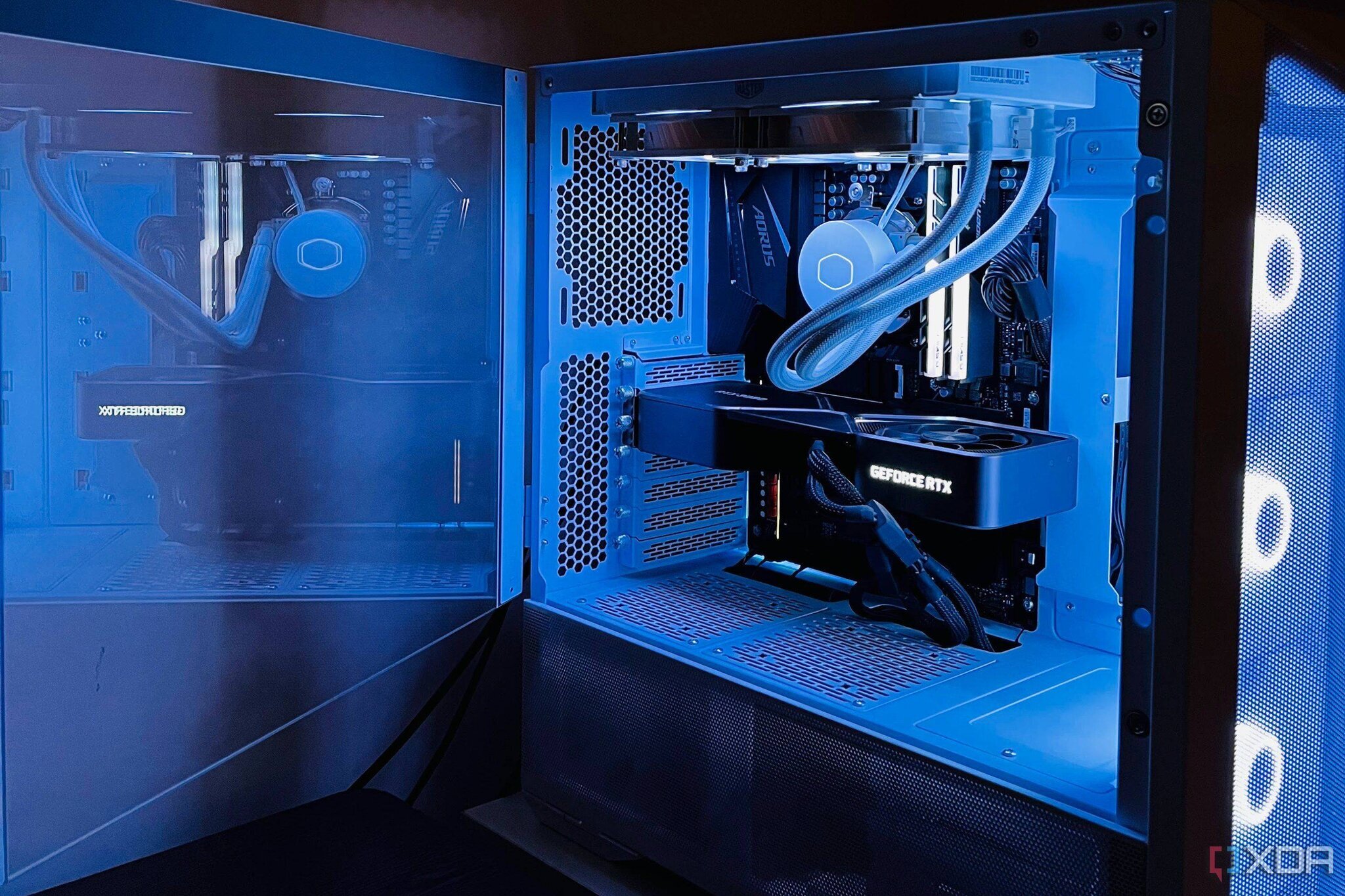 Gros plan sur un PC gaming équipé d'une RTX 3080 FE