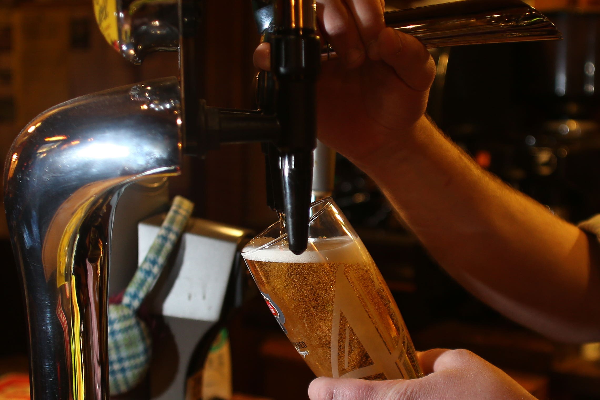 Travaux pour réouvrir des pubs Heineken au Royaume-Uni