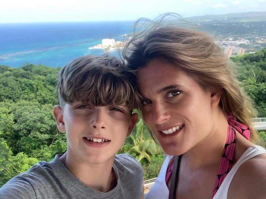 Ellen Roome avec son fils Jools, 14 ans, décédé en 2022