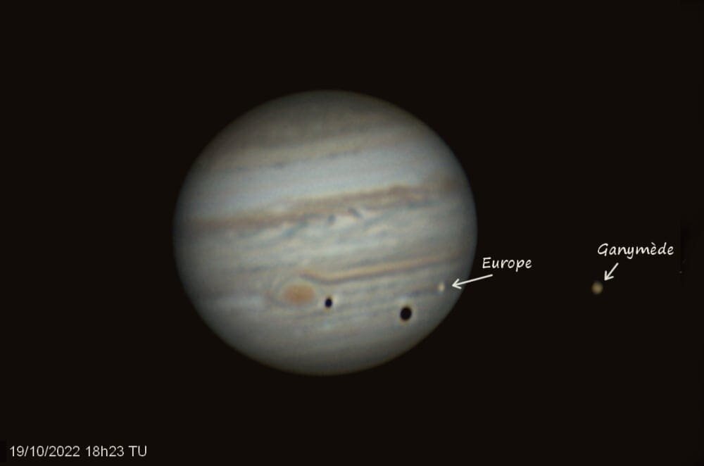 Jupiter comme Saturne est une planète gazeuse.