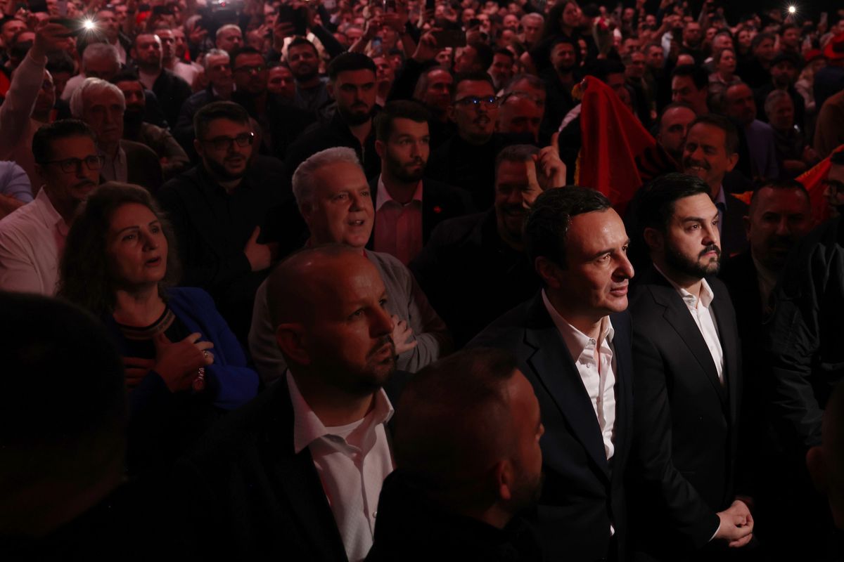 Albin Kurti en campagne électorale à Zurich aux côtés du président du PS Cédric Wermuth