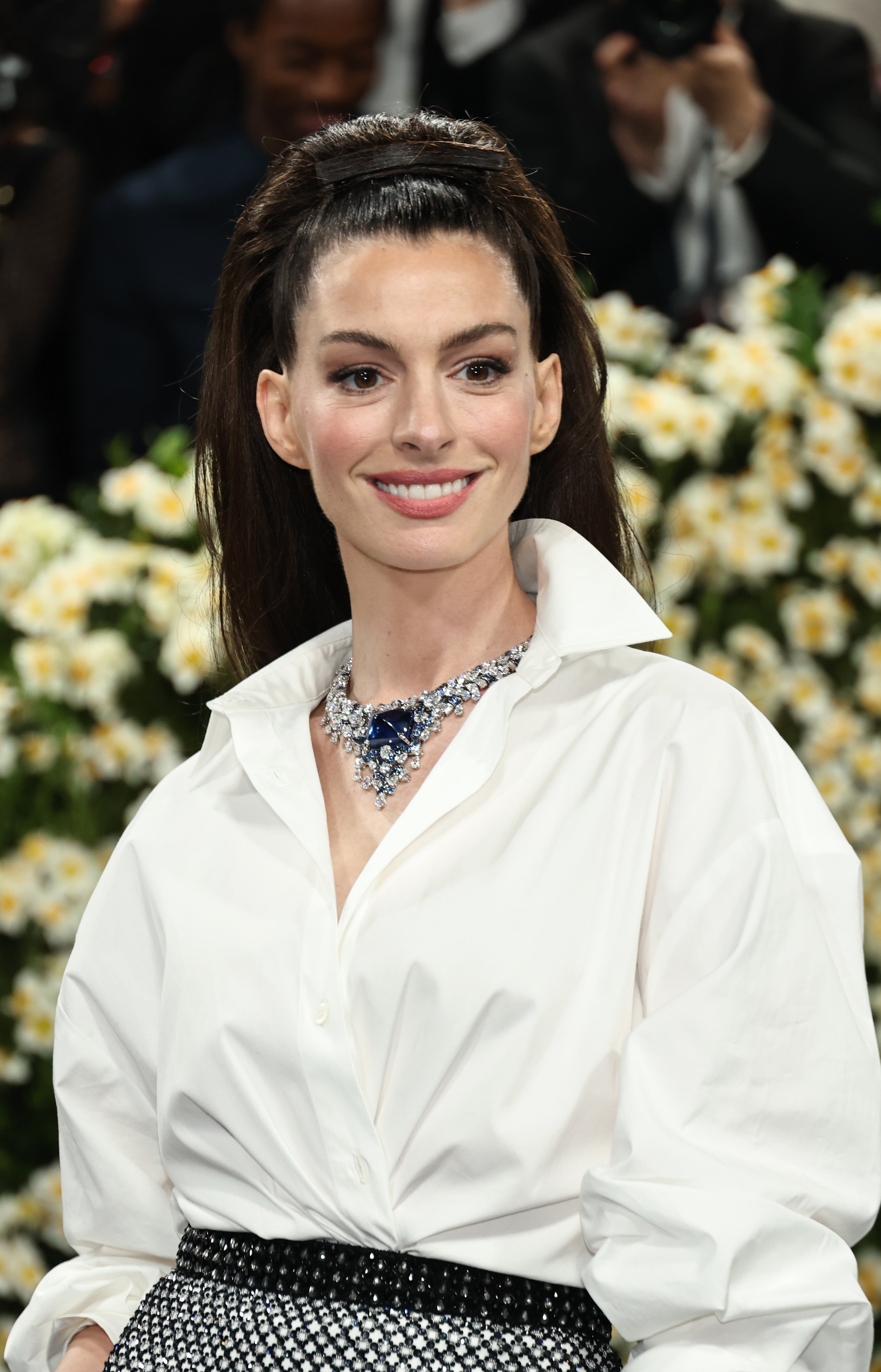 Anne Hathaway avec une coiffure beehive des années 60