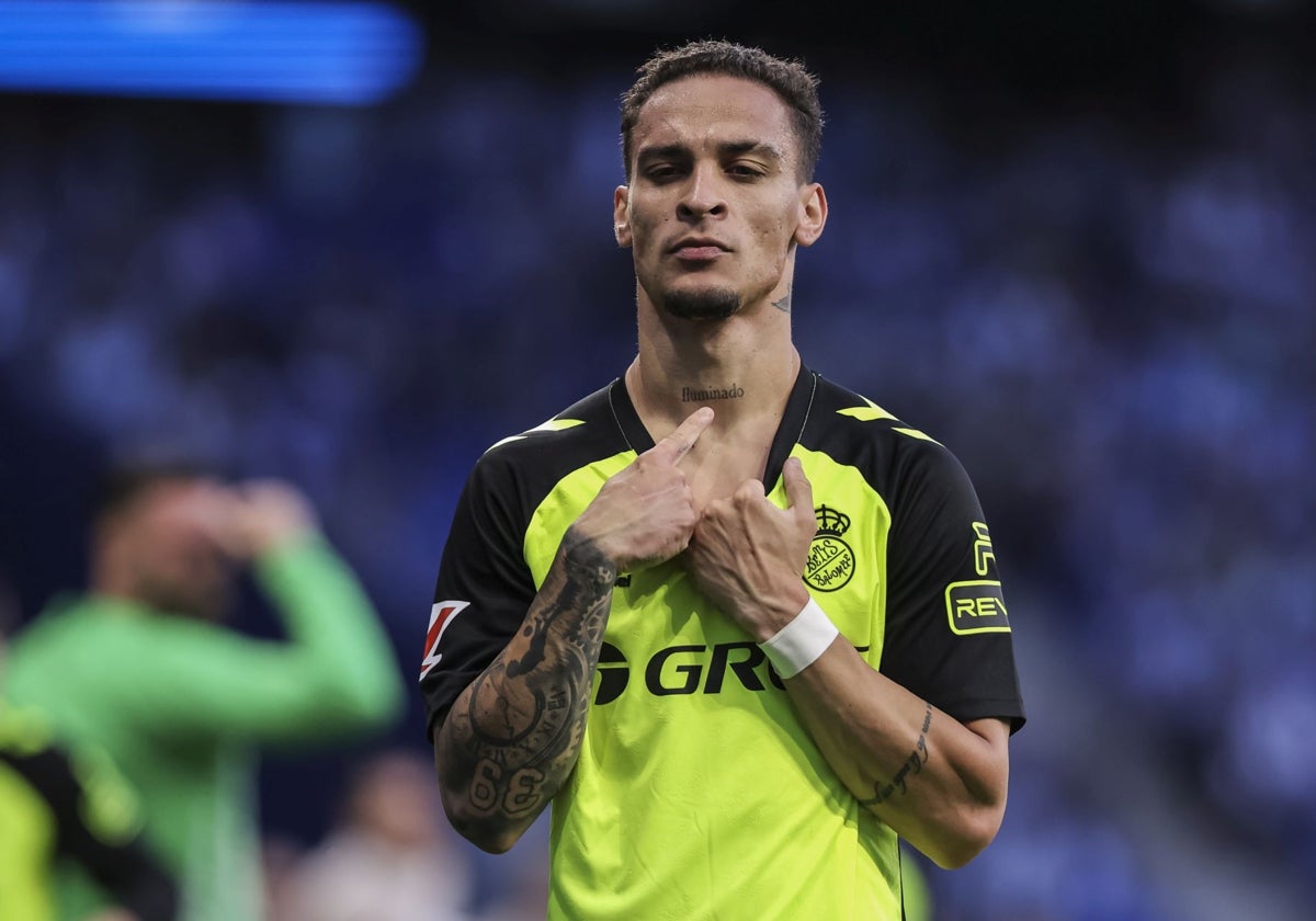 Antony célèbre un superbe but avec le Betis face à l'Espanyol