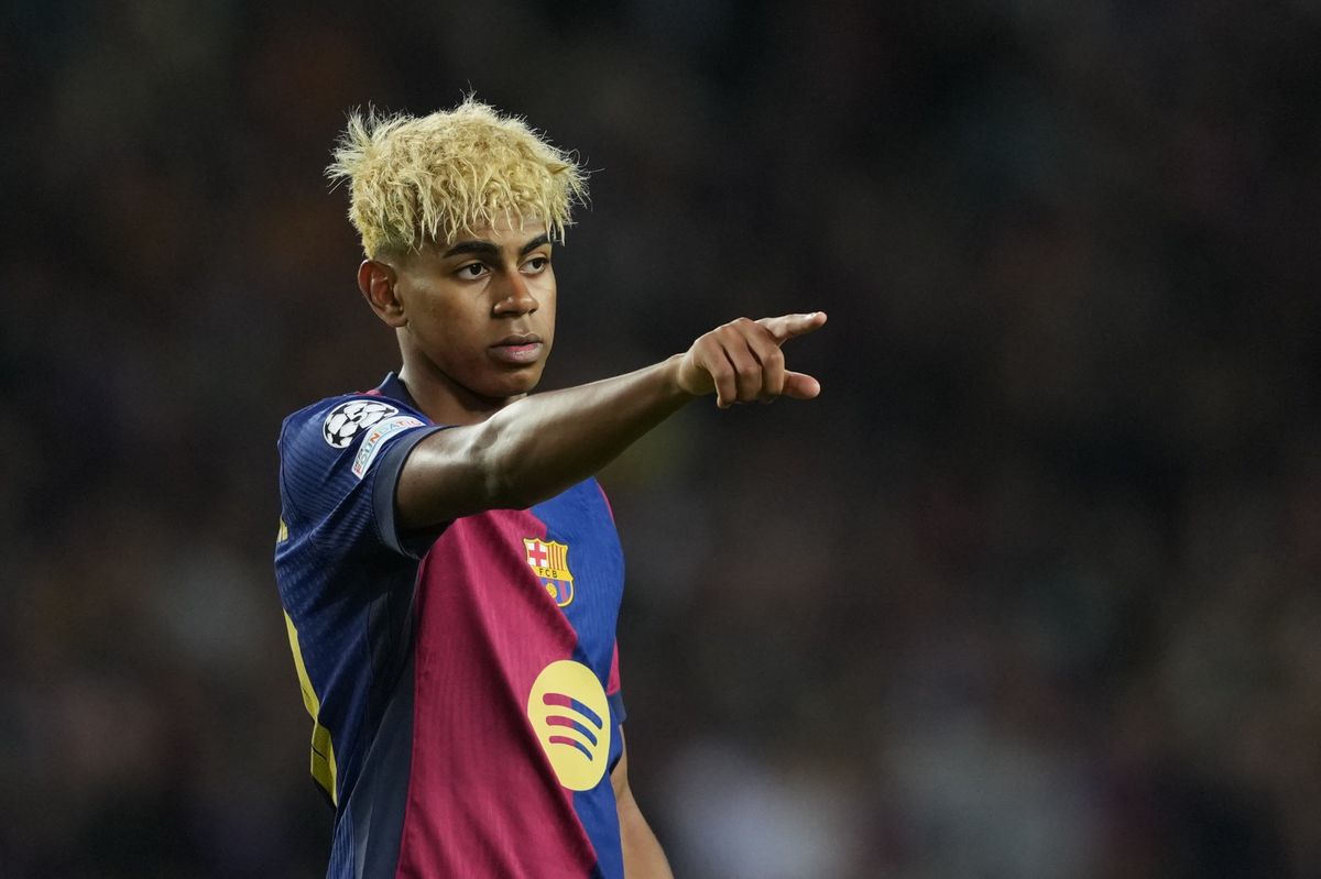 Lamine Yamal de Barcelone fait un geste lors du match aller de la demi-finale de la Ligue des Champions contre l’Inter Milan, le 30 avril 2025.