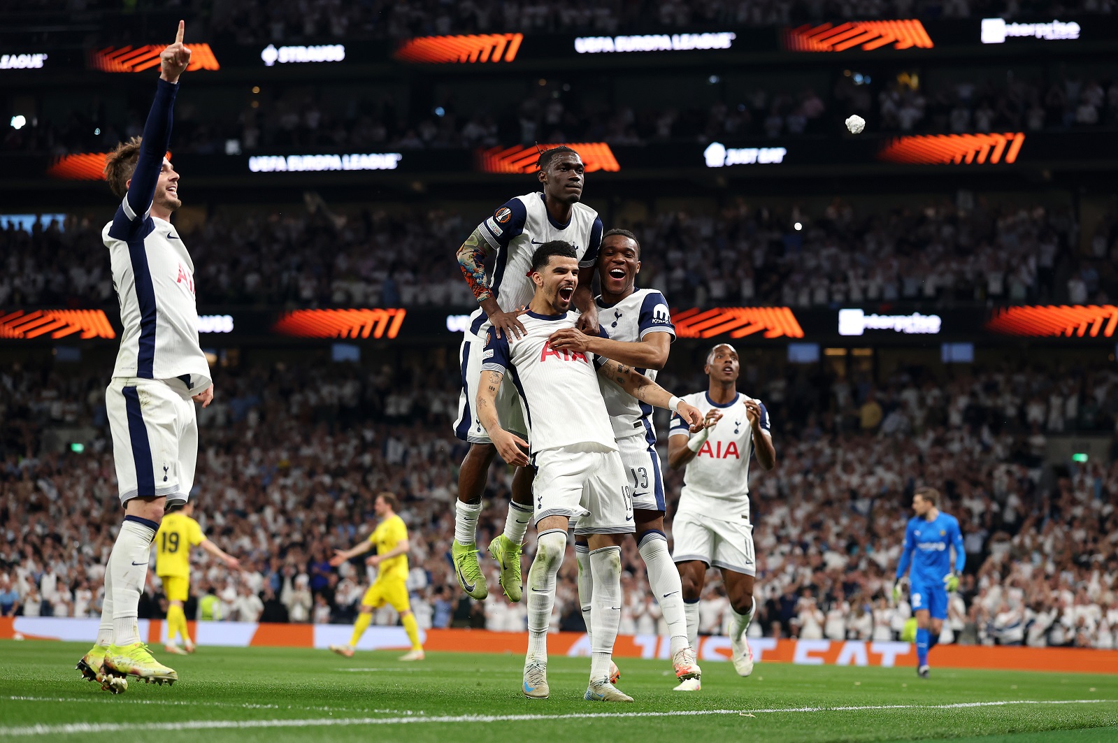 Joueurs de Tottenham célébrant une victoire