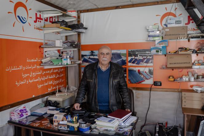 Le neveu de Mohamed Saleh, ingénieur officier dans l'armée syrienne depuis dix-sept ans, a été arrêté le 9 décembre 2024 alors qu'il rentrait chez lui en bus, après la chute du régime syrien. A Homs (Syrie), le 26 mars 2025.