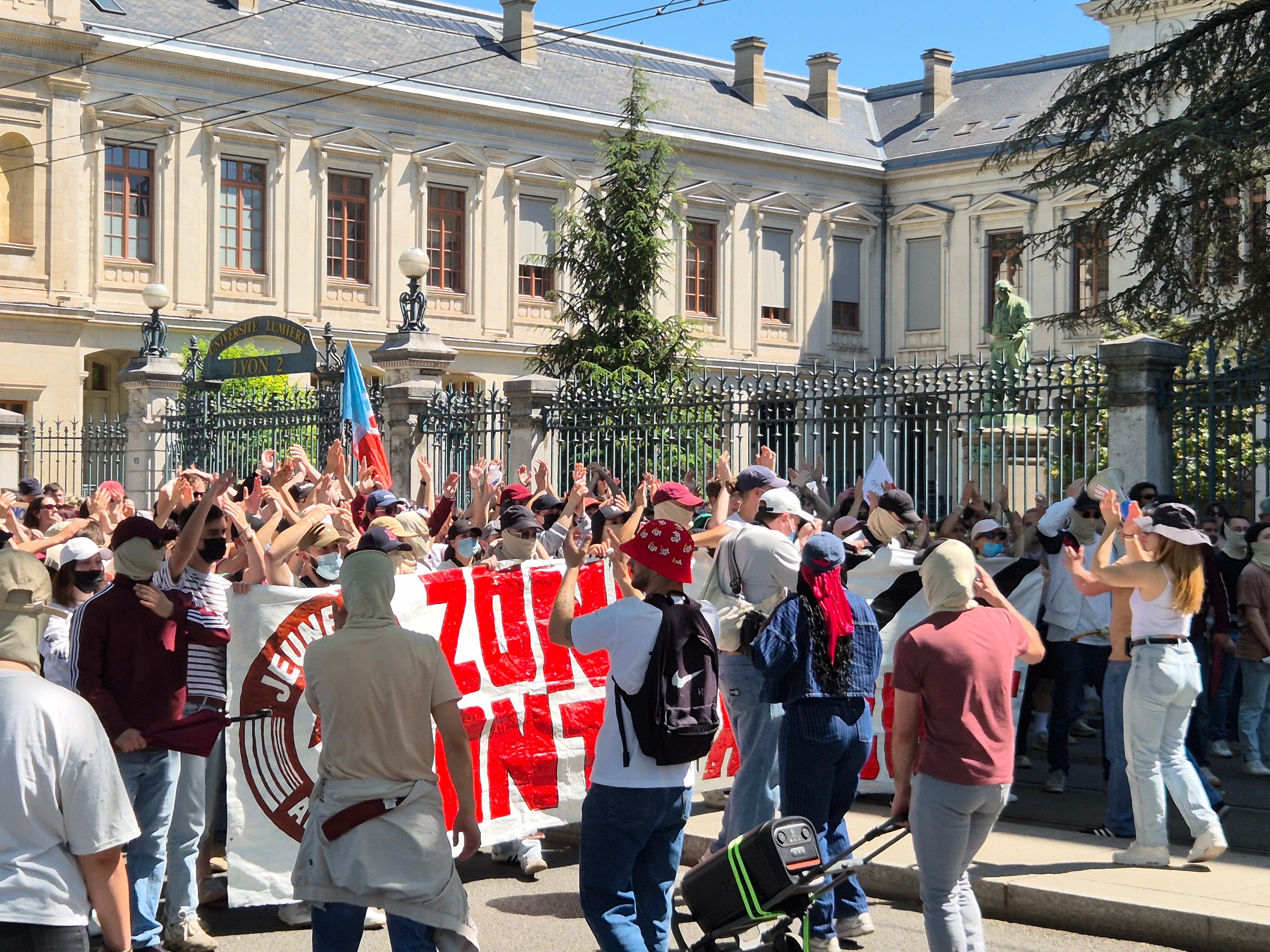 La Jeune Garde manifestant à Lyon le 1er mai