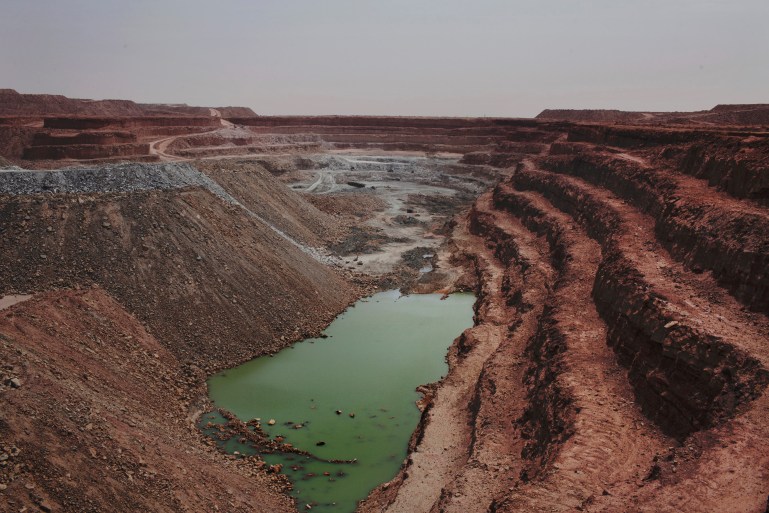 Une mine d'uranium à ciel ouvert à l'installation minière Somair à Arlit, Niger, septembre 2013