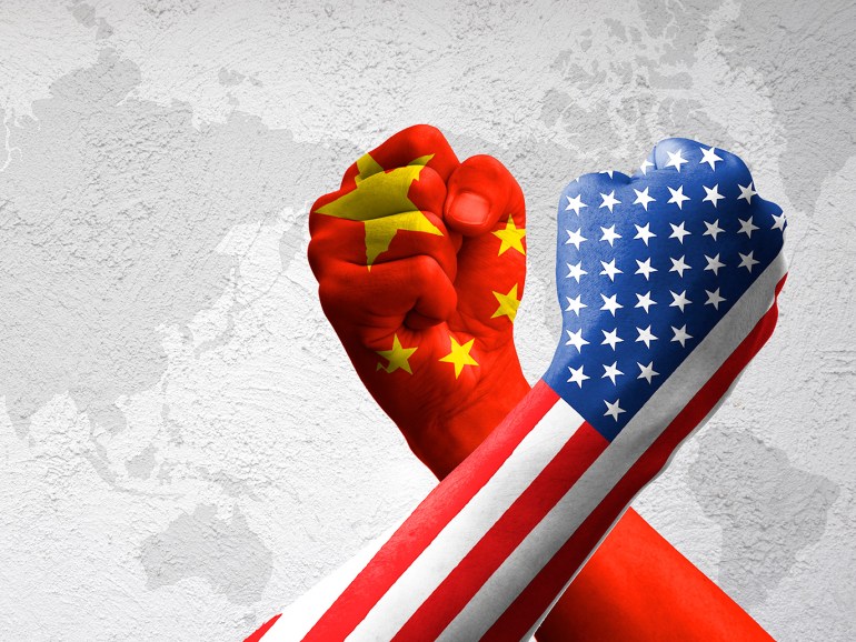 Drapeaux des États-Unis et de la Chine illustrant la guerre commerciale