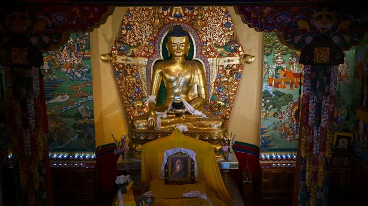 En Inde, la vente aux enchères ce mercredi 7 mai de bijoux liés à Bouddha inquiète les autorités.