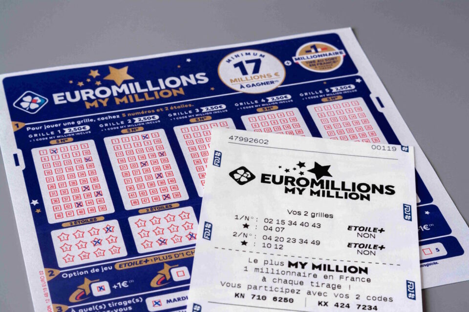 En cochant les numéros 10, 21, 30, 32, 45 et les numéros étoile 1 et 9, ce chanceux a décroché une somme stratosphérique de 250 millions d'euros