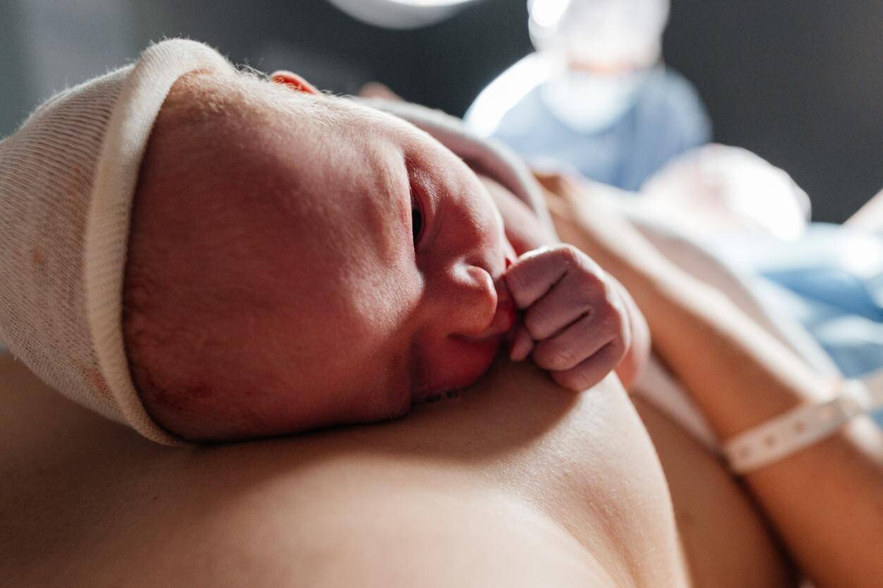 Bébés très prématurés : le peau à peau n’améliore pas les résultats cognitifs