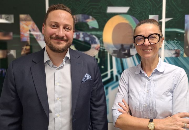 Philippe Hermann, directeur commercial des systèmes terrestres, et Christina Canitz, directrice de la division Optronics de Hensoldt, le 6 mai 2025.
