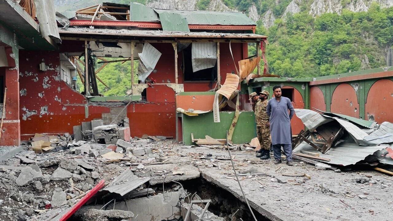 Une mosquée détruite par une frappe indienne le 7 mai 2025 à Muzaffarabad, capitale du Cachemire pakistanais