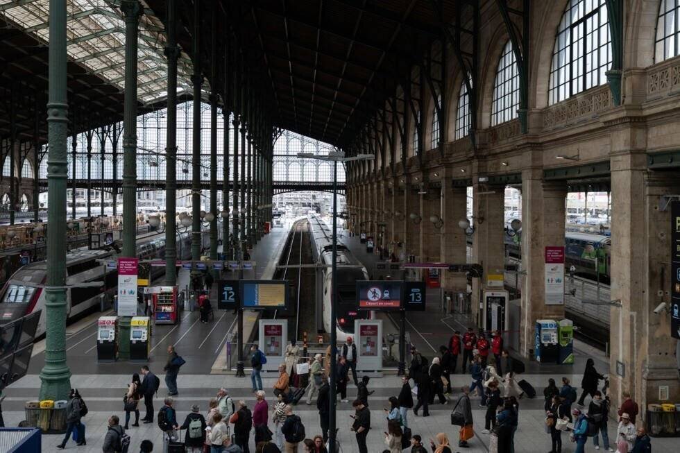 Des voyageurs à la gare du Nord à Paris, le 5 mai 2025