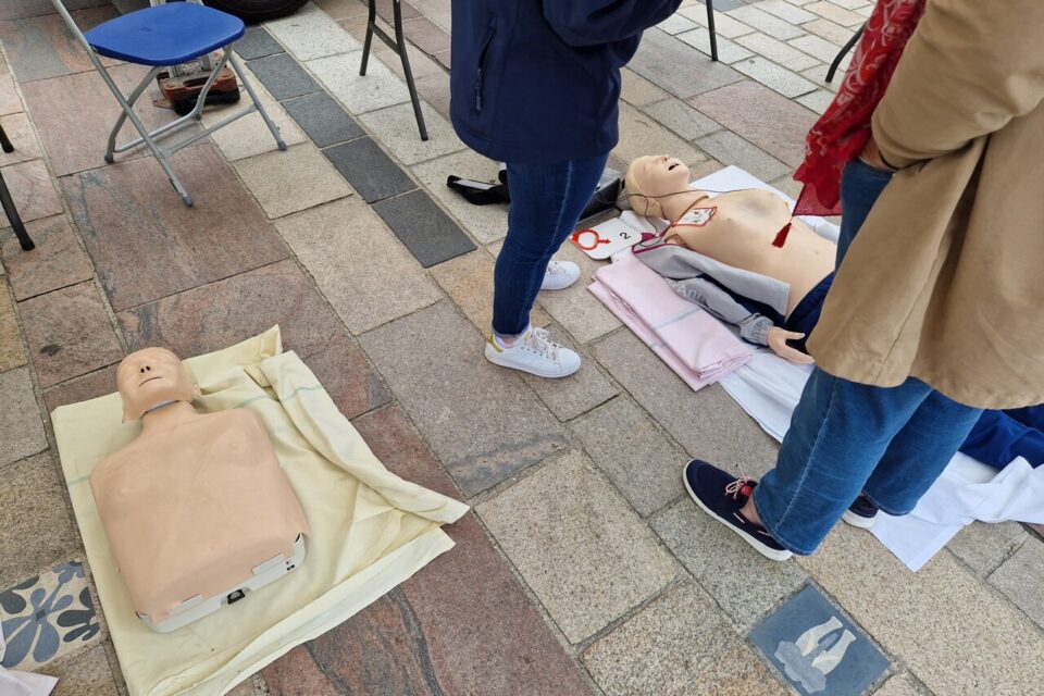 Un atelier pour initier au massage cardiaque était présent et encadré par des infirmiers du SAMU