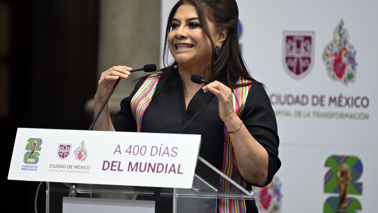 La maire de Mexico, Clara Brugada, lors de la présentation du programme et du comité d'organisation de la Coupe du monde de la FIFA 2026 à Mexico, le 7 mai 2025.