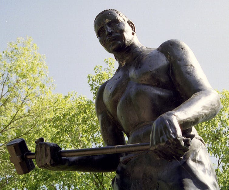 Statue représentant John Henry, héros populaire afro-américain