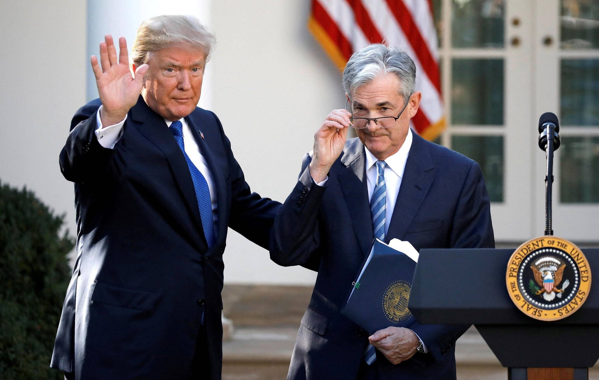Donald Trump aux côtés de Jerome Powell lors de sa nomination en 2017
