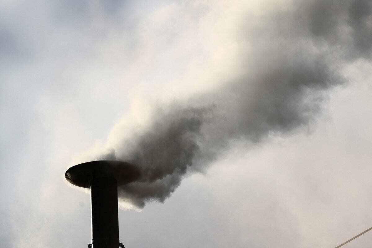 Fumée blanche s'échappant de la chapelle Sixtine